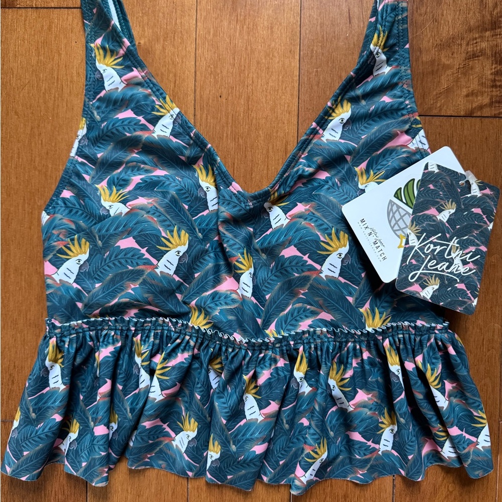 Kortni Jeane - Cockatiel VNeck Top Size Small, NWT, Smoke Free Home